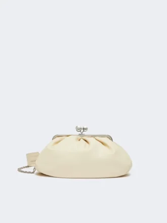 Bolso Pasticcino mediano de piel de oveja, color marfil