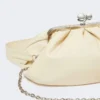 Bolso Pasticcino mediano de piel de oveja, color marfil Bolso Pasticcino mediano de piel de oveja, color marfil