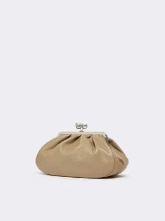 Bolso Pasticcino mediano de piel de oveja, color paloma