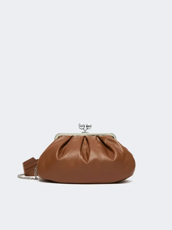 Bolso Pasticcino mediano de piel de oveja, color tabaco Bolso Pasticcino mediano de piel de oveja, color tabaco