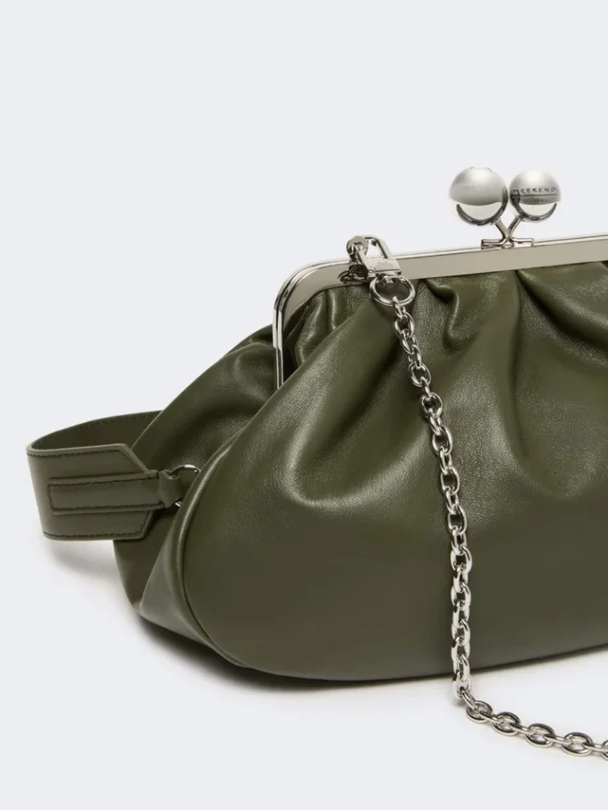Bolso Pasticcino mediano de piel de oveja, verde oscuro Bolso Pasticcino mediano de piel de oveja, verde oscuro