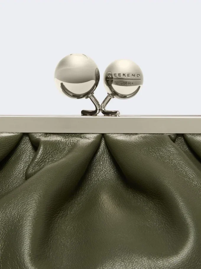 Bolso Pasticcino mediano de piel de oveja, verde oscuro Bolso Pasticcino mediano de piel de oveja, verde oscuro