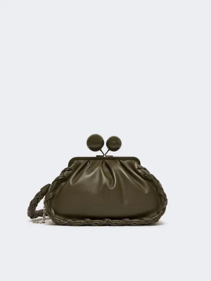 Bolso Pasticcino mediano de piel napa, color caqui Bolso Pasticcino mediano de piel napa, color caqui