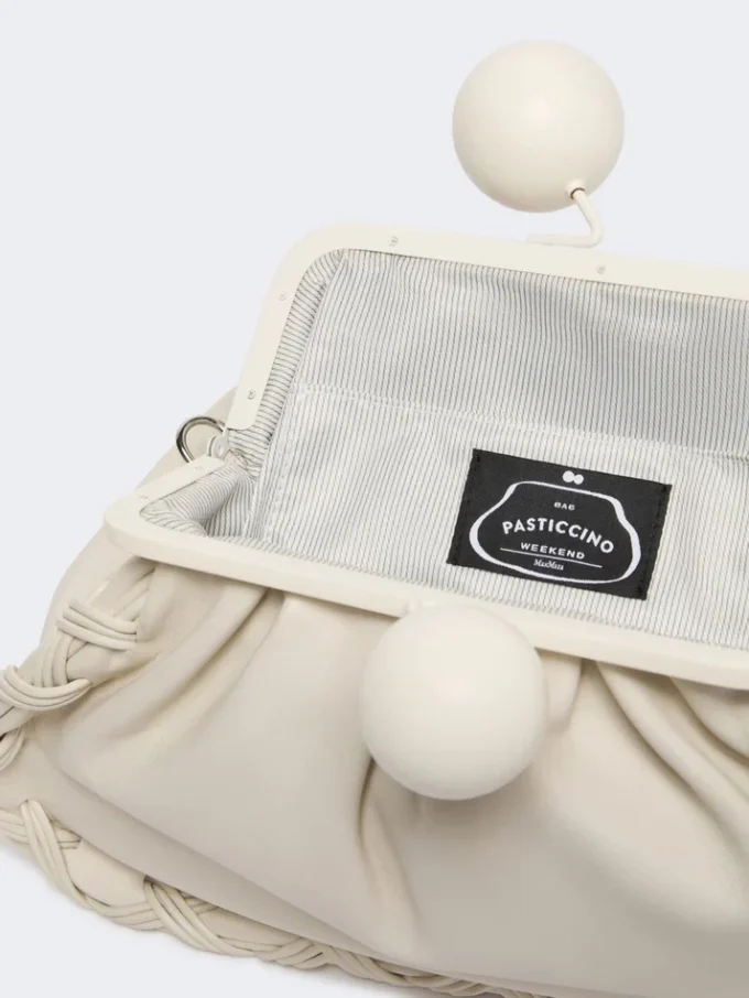 Bolso Pasticcino mediano de piel napa, color marfil Bolso Pasticcino mediano de piel napa, color marfil