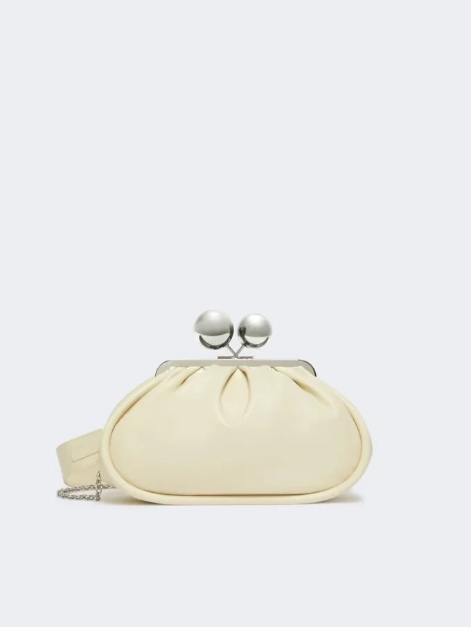 Bolso Pasticcino mediano en piel napa brillante, color marfil
