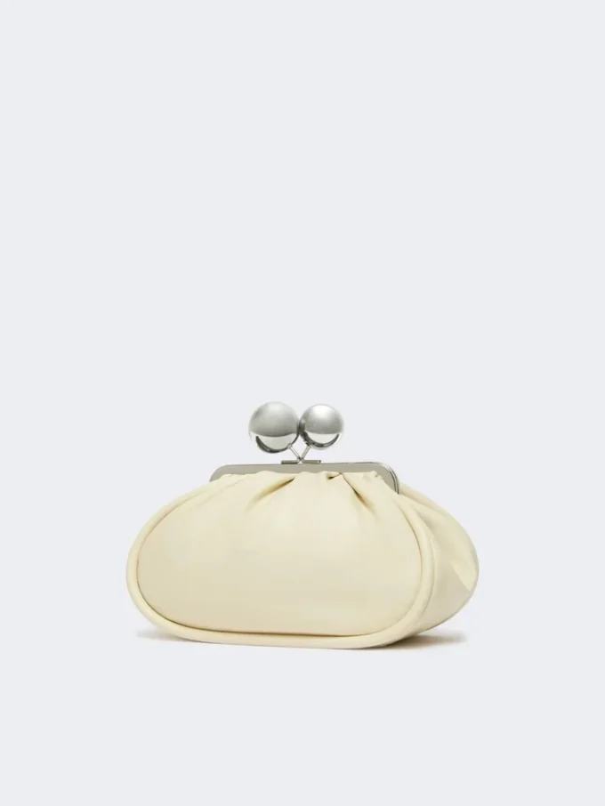 Bolso Pasticcino mediano en piel napa brillante, color marfil