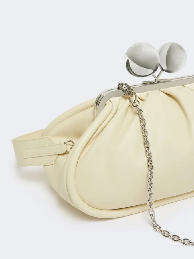 Bolso Pasticcino mediano en piel napa brillante, color marfil