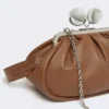 Bolso Pasticcino mediano en piel napa brillante, color tabaco