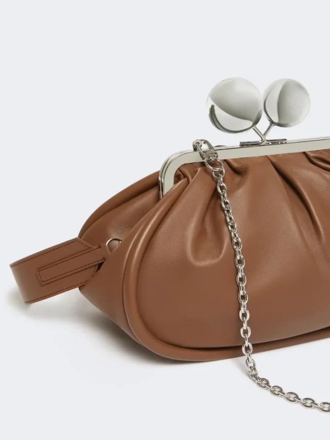 Bolso Pasticcino mediano en piel napa brillante, color tabaco