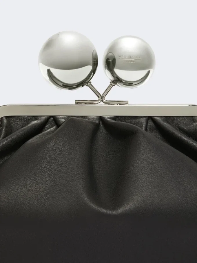 Bolso Pasticcino mediano en piel napa brillante, negro
