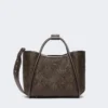 Bolso pequeño de estilo marino con tejido trenzado en forma de rombos, marrón oscuro