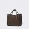 Bolso pequeño de estilo marino con tejido trenzado en forma de rombos, marrón oscuro