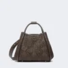 Bolso pequeño de estilo marino con tejido trenzado en forma de rombos, marrón oscuro