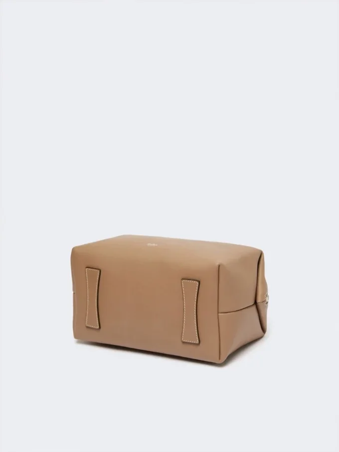 Bolso tipo bombín mediano de piel natural, color barro
