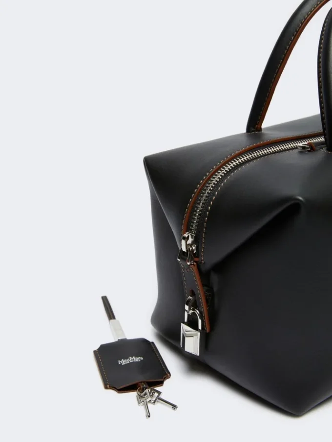 Bolso tipo bombín mediano de piel natural, negro