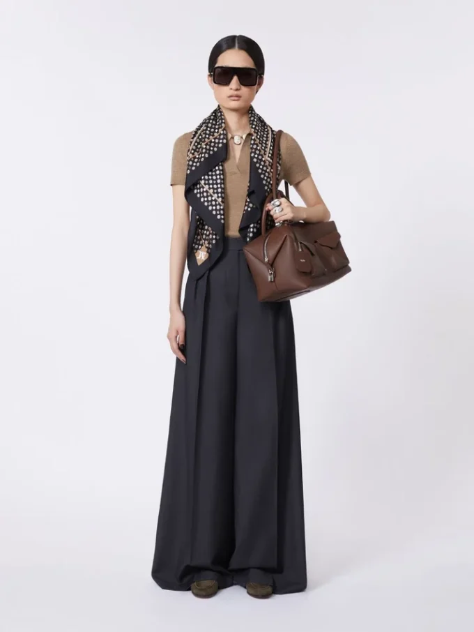 Bolso tipo boston grande de piel con bolsillos, marrón Bolso tipo boston grande de piel con bolsillos, marrón
