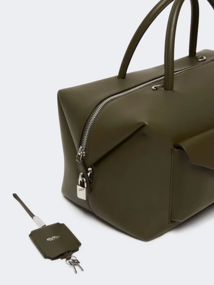 Bolso tipo boston grande de piel con bolsillos, marrón oscuro