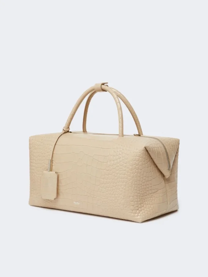 Bolso tipo boston grande de piel con estampado de cocodrilo, color hielo