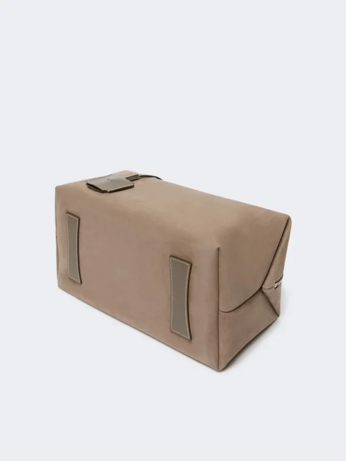 Bolso tipo boston grande de piel de nubuck, color paloma