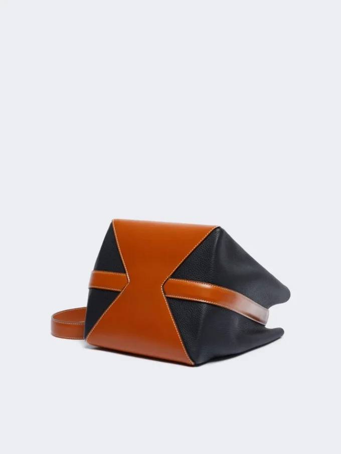 Bolso tipo cubo mediano, color óxido Bolso tipo cubo mediano, color óxido