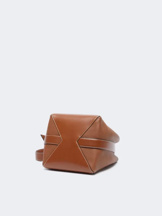 Bolso tipo cubo pequeño, marrón