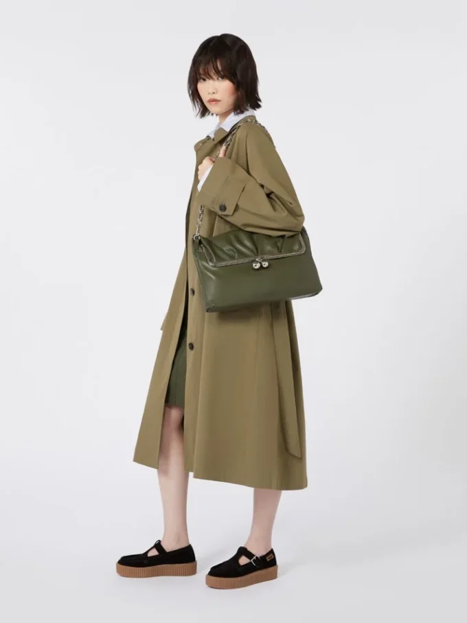 Bolso tipo sobre Pasticcino de napa brillante, verde oscuro Bolso tipo sobre Pasticcino de napa brillante, verde oscuro