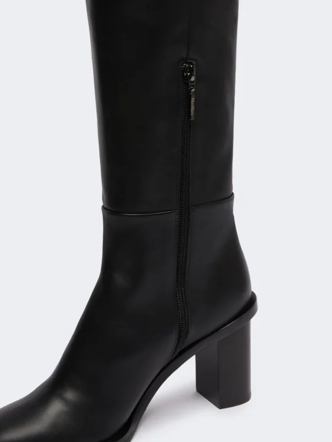 Botas de cuero hasta el muslo, negras Botas de cuero hasta el muslo, negras