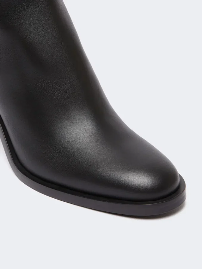 Botas de piel, negras