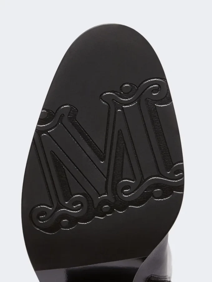 Botas de piel, negras