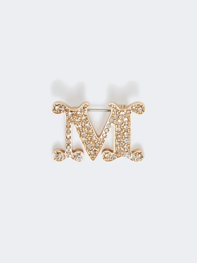 Broche con monograma adornado con cristales, blanco óptico Broche con monograma adornado con cristales, blanco óptico