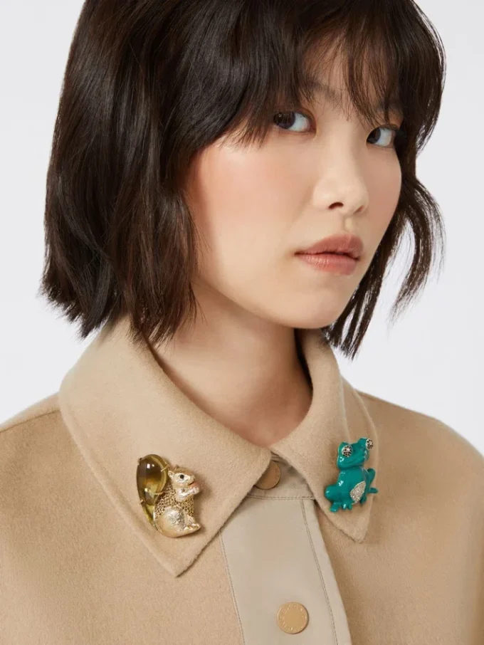 Broche de resina y cristal, marrón Broche de resina y cristal, marrón