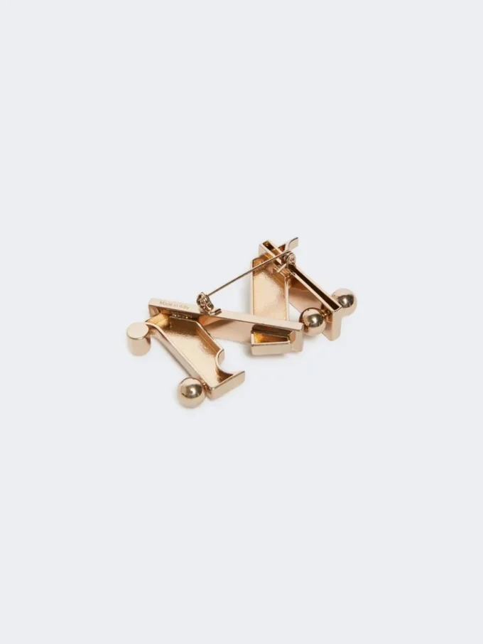 Broche metálico con monograma, dorado Broche metálico con monograma, dorado