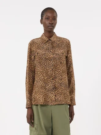 Camisa de bolsillo de seda estampada, color camel