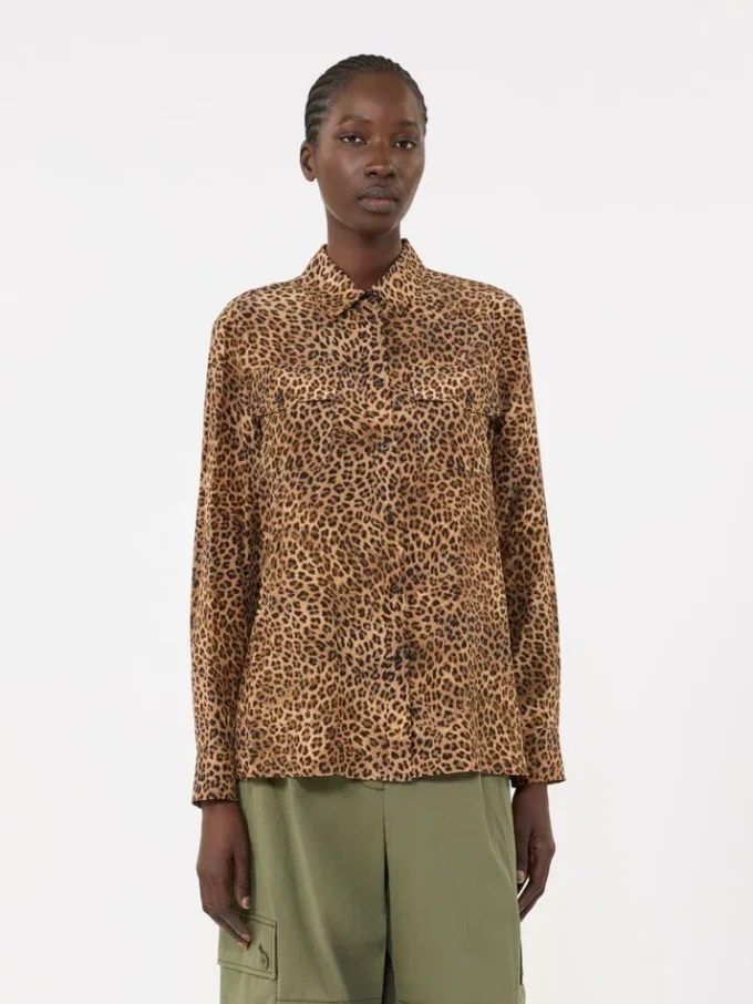 Camisa de bolsillo de seda estampada, color camel Camisa de bolsillo de seda estampada, color camel