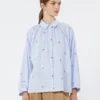 Camisa de popelín con bordados, azul claro Camisa de popelín con bordados, azul claro