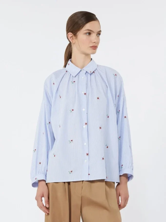 Camisa de popelín con bordados, azul claro Camisa de popelín con bordados, azul claro