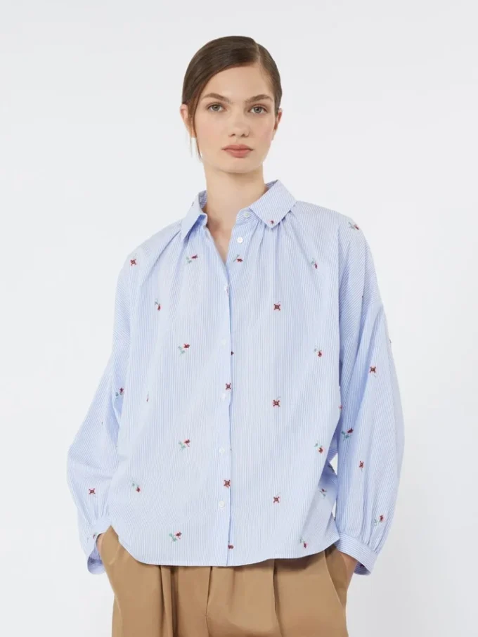 Camisa de popelín con bordados, azul claro Camisa de popelín con bordados, azul claro