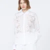 Camisa holgada de lona de ramio bordada, blanca