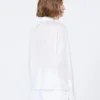 Camisa holgada de lona de ramio bordada, blanca