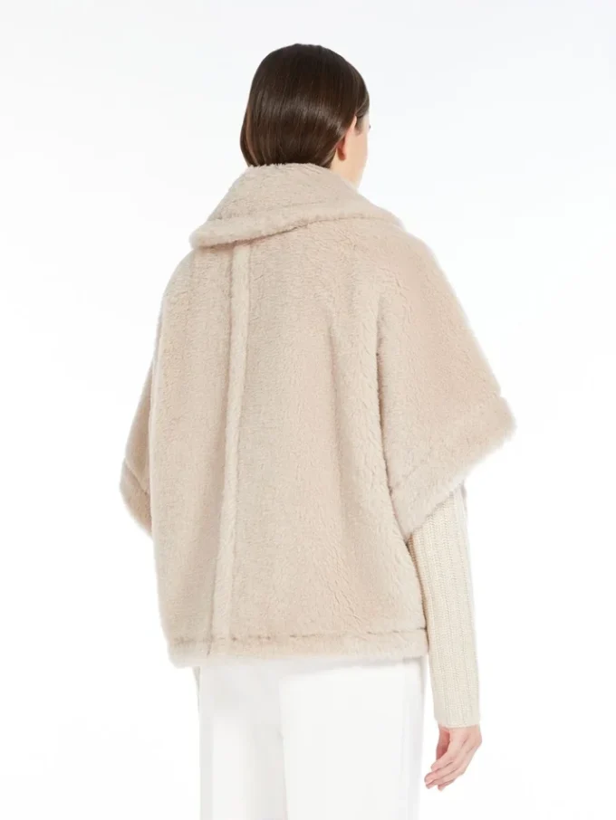 Capa de alpaca y tejido de lana teddy, color beige Capa de alpaca y tejido de lana teddy, color beige