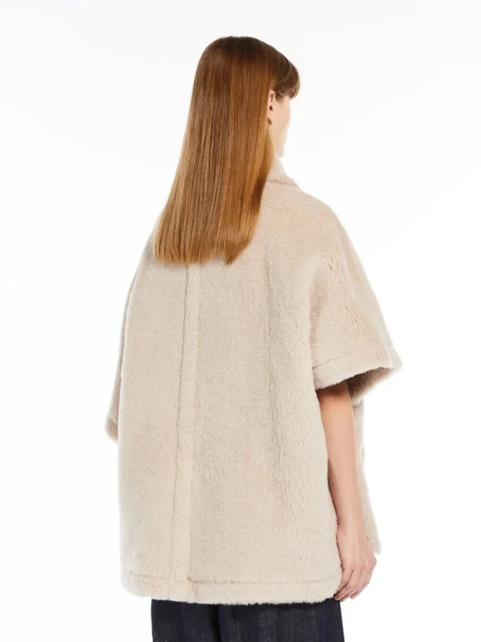 Capa de alpaca y tejido de lana teddy, color beige Capa de alpaca y tejido de lana teddy, color beige