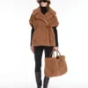 Capa de tejido teddy, color camel Capa de tejido teddy, color camel
