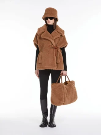 Capa de tejido teddy, color camel