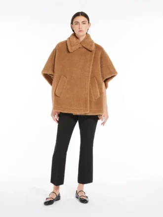 Capa de tejido teddy, color camel
