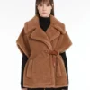 Capa de tejido teddy, color camel Capa de tejido teddy, color camel
