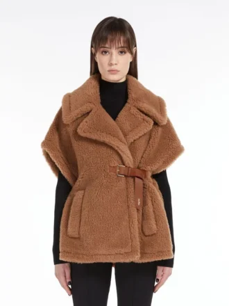 Capa de tejido teddy, color camel