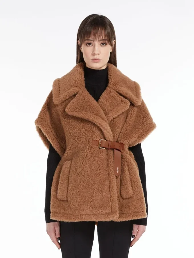 Capa de tejido teddy, color camel Capa de tejido teddy, color camel