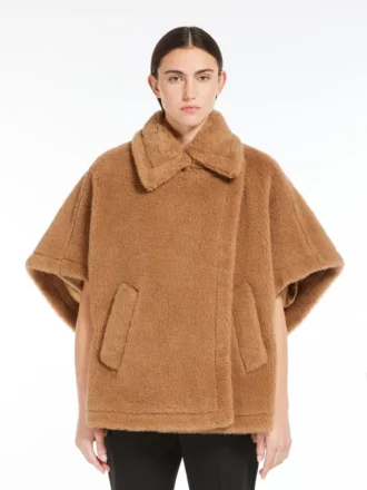 Capa de tejido teddy, color camel