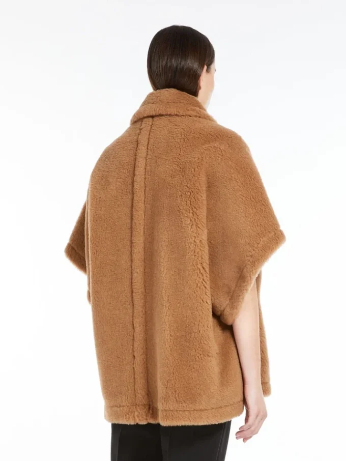 Capa de tejido teddy, color camel Capa de tejido teddy, color camel
