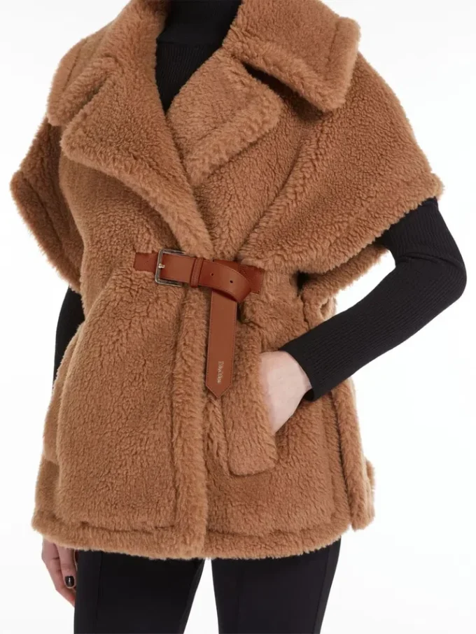 Capa de tejido teddy, color camel Capa de tejido teddy, color camel